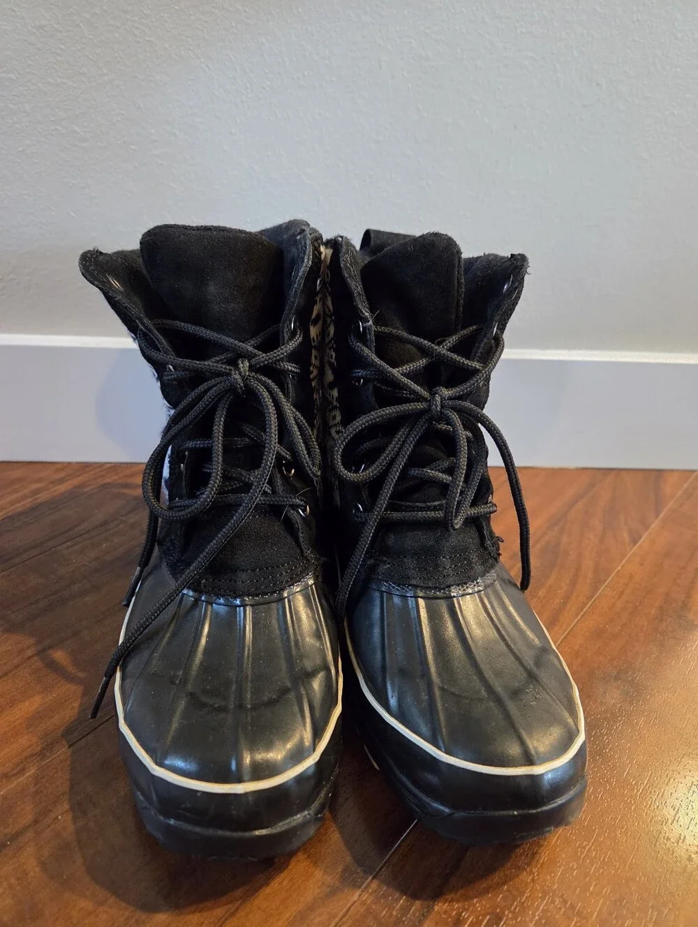 Khombu Black and White Women's Winter Boots Geometric Print Size 6M